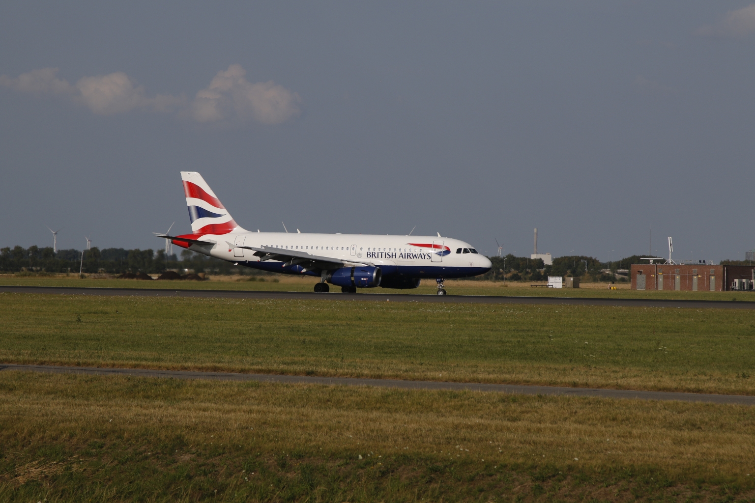 Preview British Airways  G-EUPP Airbus A319-131 (8).JPG